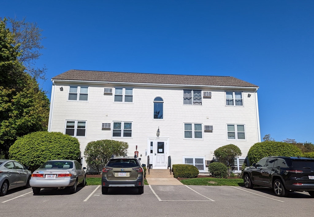 2 bed, 1 bath apartment for rent at 641-R S Washington St Unit 17, North Attleboro