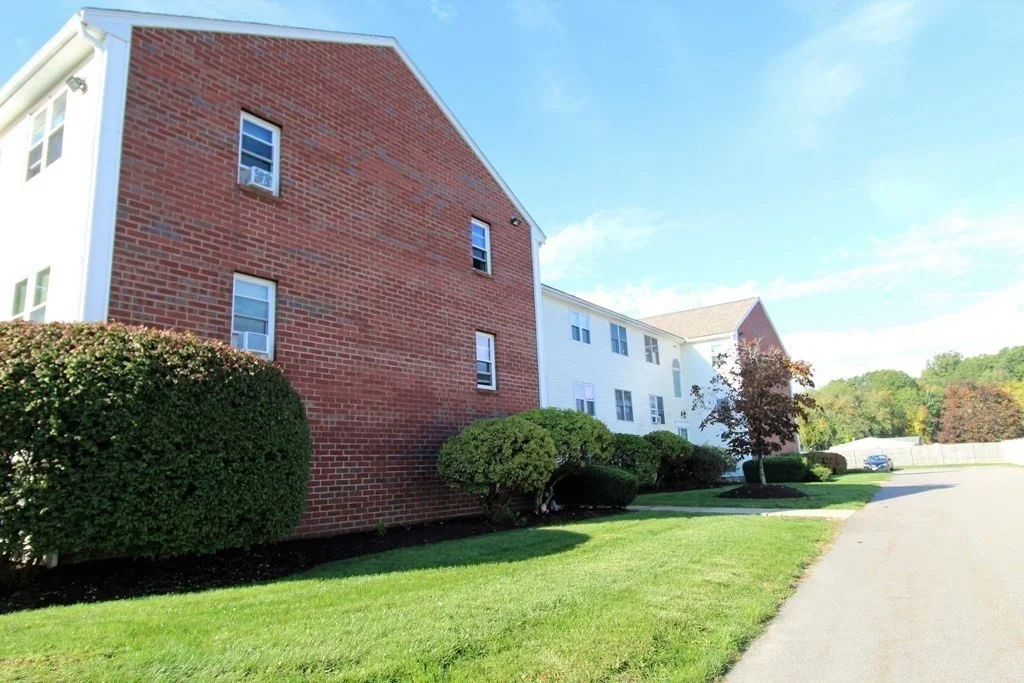 1 bed, 1 bath apartment for rent at 641R South Washington Unit 11, North Attleboro — photo 1 of 21