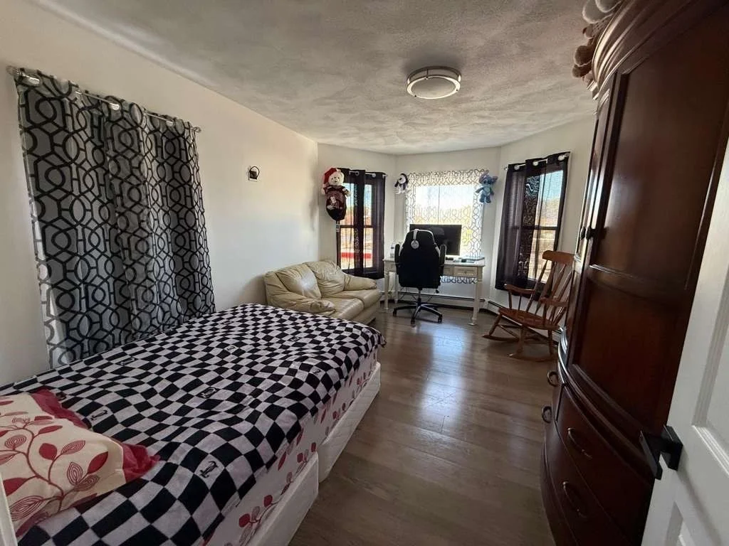 3 bed, 1 bath apartment for rent at 642-648 Eastern Ave Unit 1, Lynn — photo 3 of 7