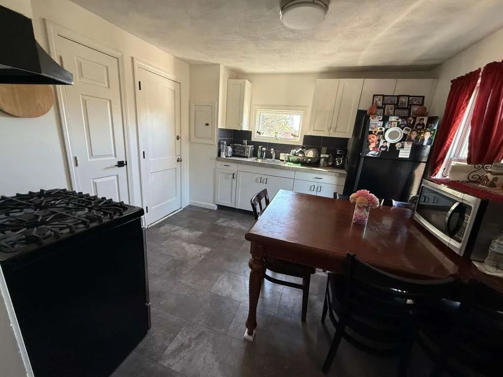 3 bed, 1 bath apartment for rent at 642-648 Eastern Ave Unit 1, Lynn — photo 2 of 7