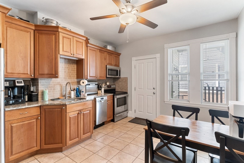2 bed, 1 bath apartment for rent at 642 E 8th St Unit 642, South Boston — photo 5 of 14