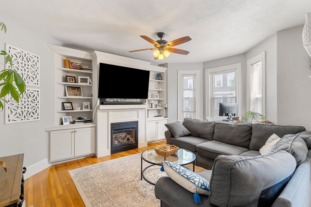 2 bed, 1 bath apartment for rent at 642 E 8th St Unit 642, South Boston — photo 1 of 14