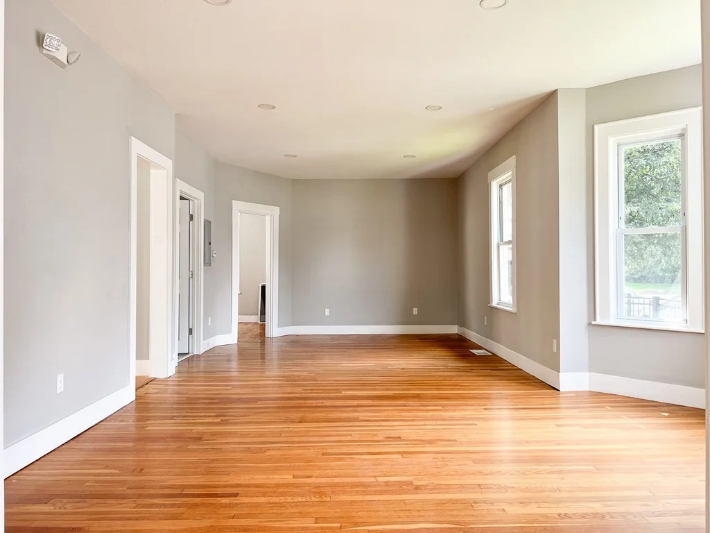 2 bed, 1 bath apartment for rent at 642 Moody St Unit 1, Waltham — photo 2 of 8