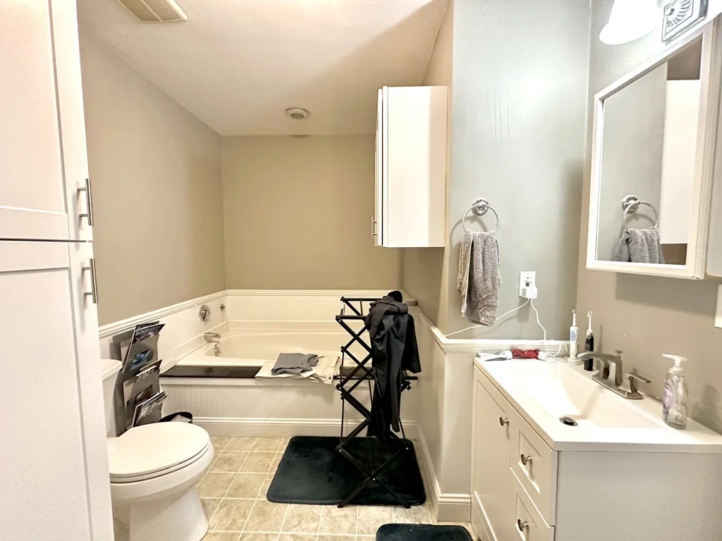 4 bed, 2 bath apartment for rent at 643 5th St Unit 2, South Boston — photo 13 of 14