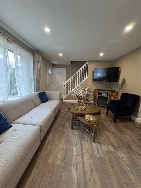 4 bed, 1 bath apartment for rent at 643 Beacon St, Centralville — photo 4 of 14