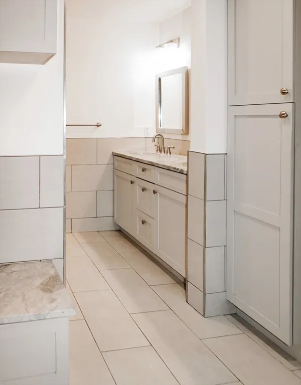 4 bed, 2 bath apartment for rent at 643 5th St Unit 1, South Boston — photo 15 of 23