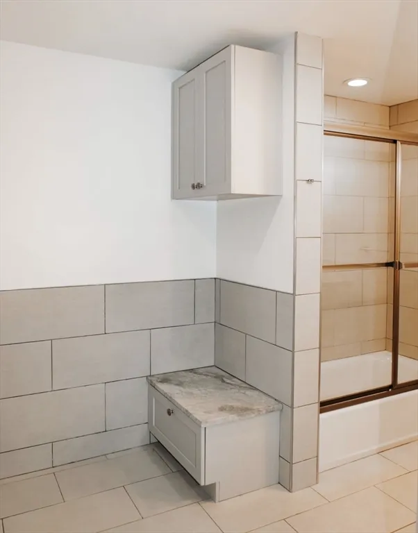 4 bed, 2 bath apartment for rent at 643 5th St Unit 1, South Boston — photo 16 of 23