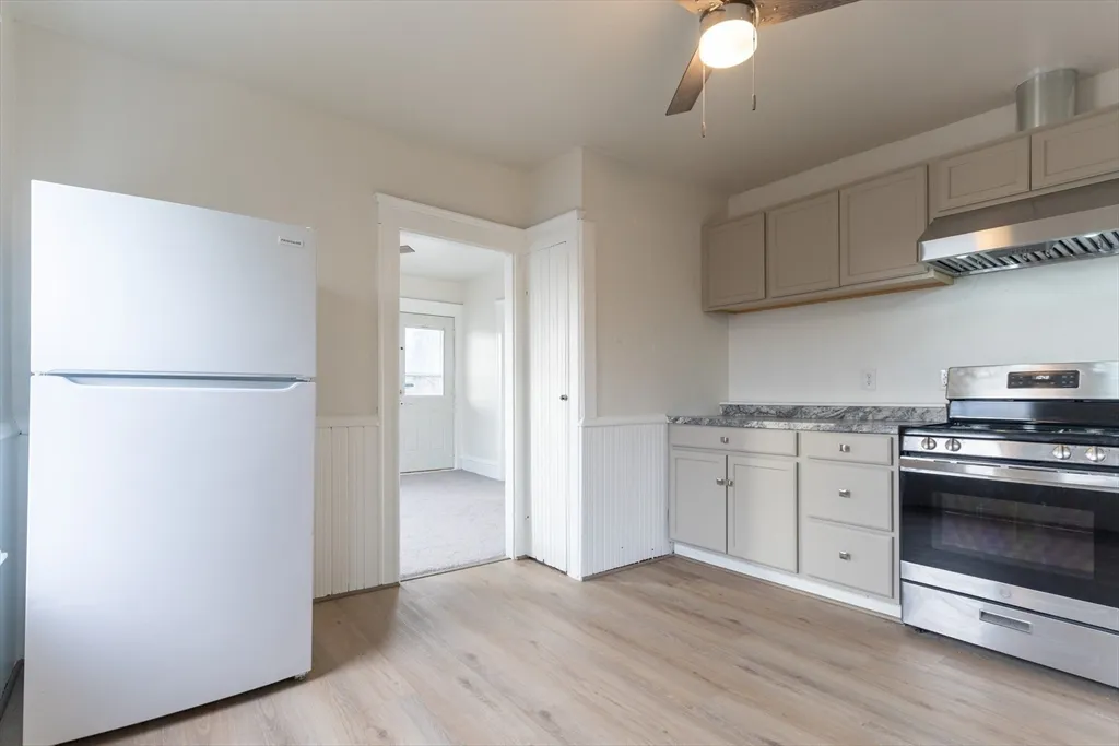 3 bed, 1 bath apartment for rent at 643 Rathbun Unit 3, Blackstone — photo 3 of 24