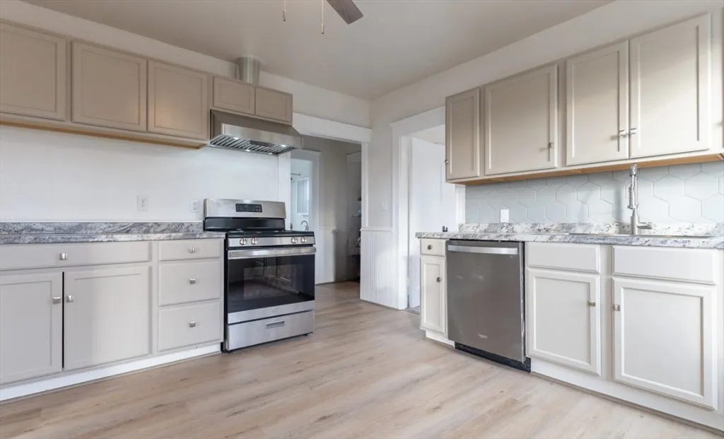 3 bed, 1 bath apartment for rent at 643 Rathbun Unit 3, Blackstone — photo 1 of 24