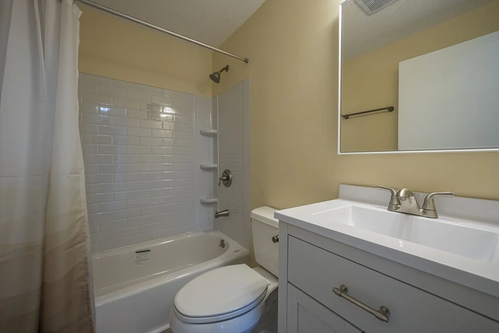 2 bed, 1 bath apartment for rent at 645 West Lowell Ave Unit 23, Zip 01832 — photo 9 of 10