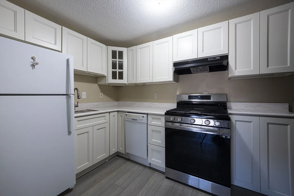 2 bed, 1 bath apartment for rent at 645 West Lowell Ave Unit 23, Zip 01832 — photo 4 of 10