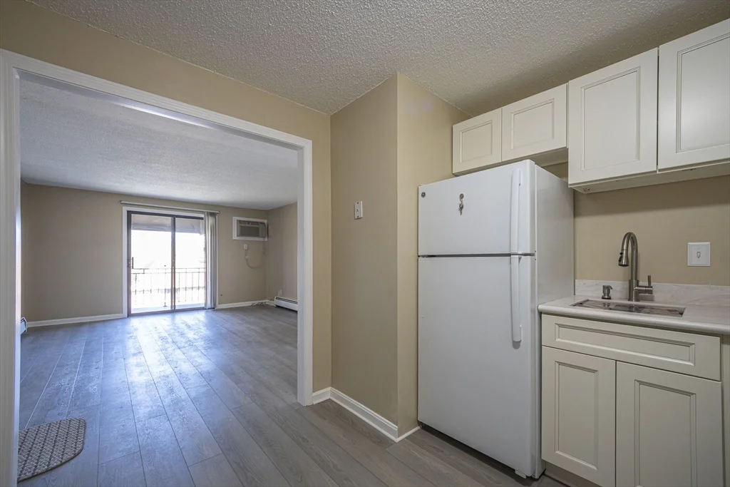 2 bed, 1 bath apartment for rent at 645 West Lowell Ave Unit 23, Zip 01832 — photo 5 of 10