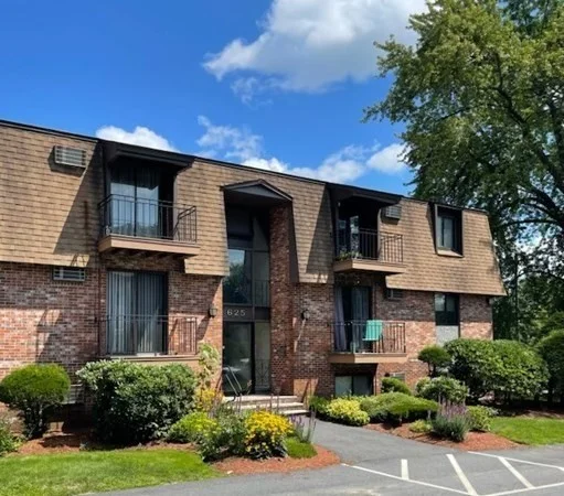 1 bed, 1 bath apartment for rent at 645 West Lowell Ave Unit 19, Haverhill — photo 1 of 9