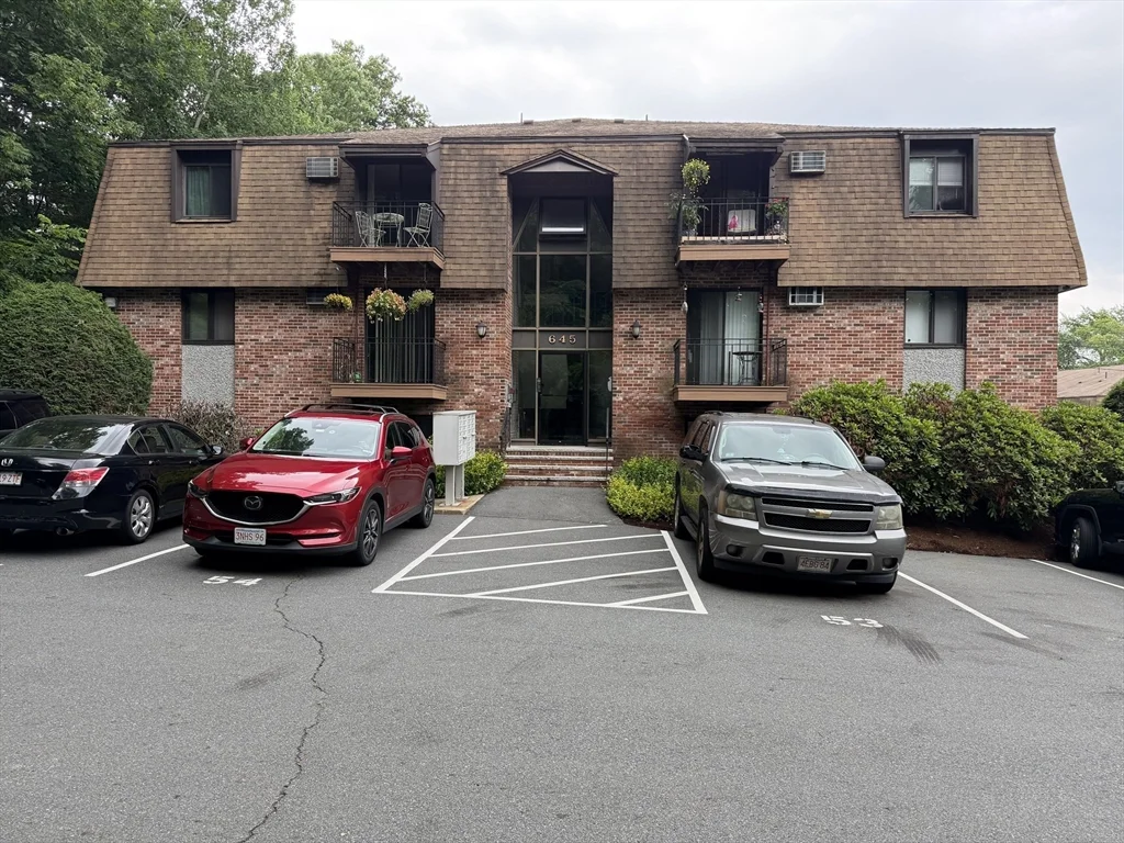 2 bed, 1 bath apartment for rent at 645 West Lowell Ave Unit 2, Zip 01832 — photo 1 of 11