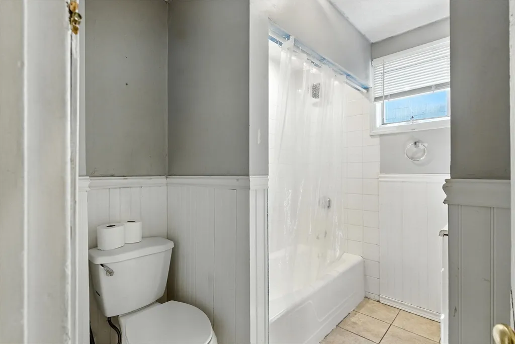 3 bed, 1 bath apartment for rent at 647 East 3rd St Unit 1, South Boston — photo 6 of 14