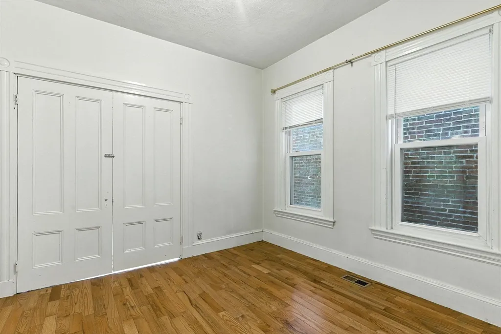 3 bed, 1 bath apartment for rent at 647 East 3rd St Unit 1, South Boston — photo 5 of 14