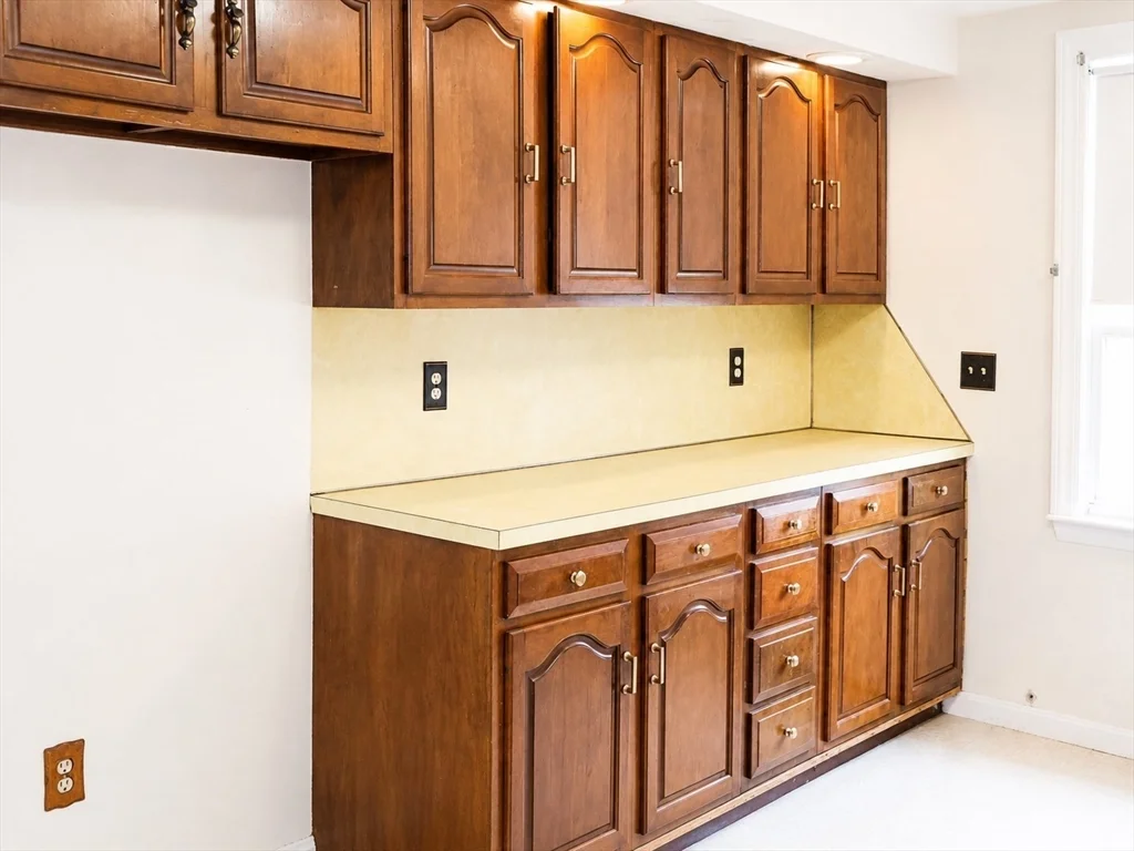 2 bed, 1 bath apartment for rent at 648 Cummins Hwy Unit 648, Mattapan — photo 3 of 16