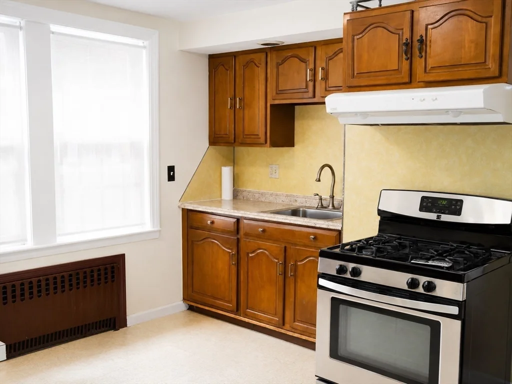 2 bed, 1 bath apartment for rent at 648 Cummins Hwy Unit 648, Mattapan — photo 4 of 16