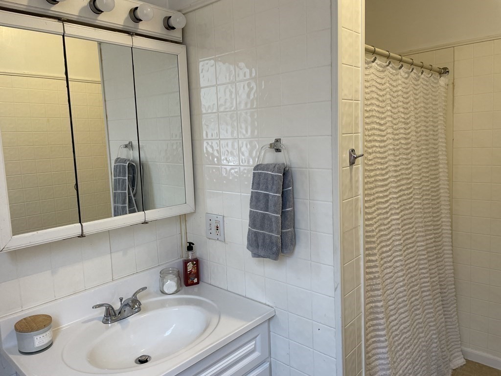3 bed, 1 bath apartment for rent at 648 E Sixth St Unit 2, South Boston — photo 13 of 19