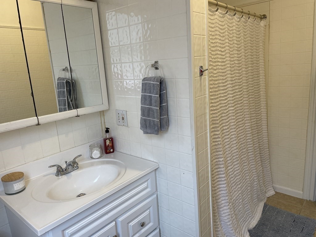 3 bed, 1 bath apartment for rent at 648 E Sixth St Unit 2, South Boston — photo 12 of 19