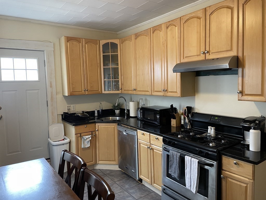 3 bed, 1 bath apartment for rent at 648 E Sixth St Unit 2, South Boston — photo 6 of 19