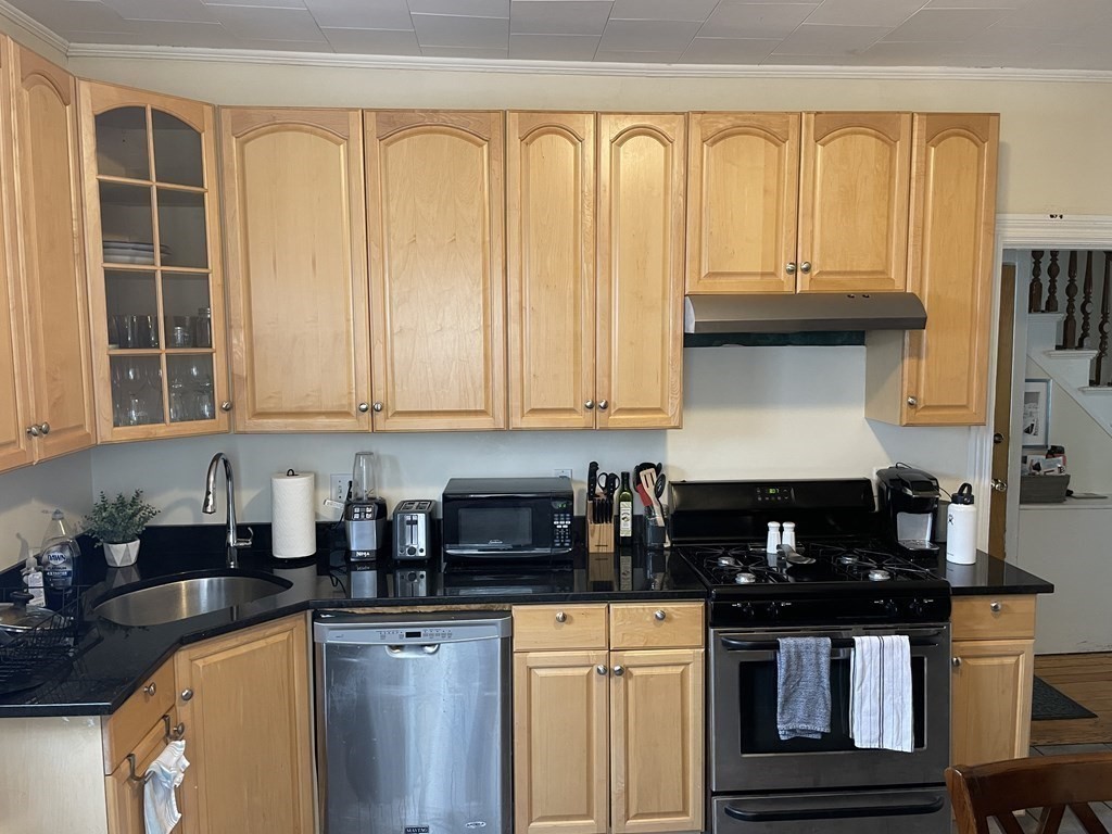 3 bed, 1 bath apartment for rent at 648 E Sixth St Unit 2, South Boston — photo 8 of 19
