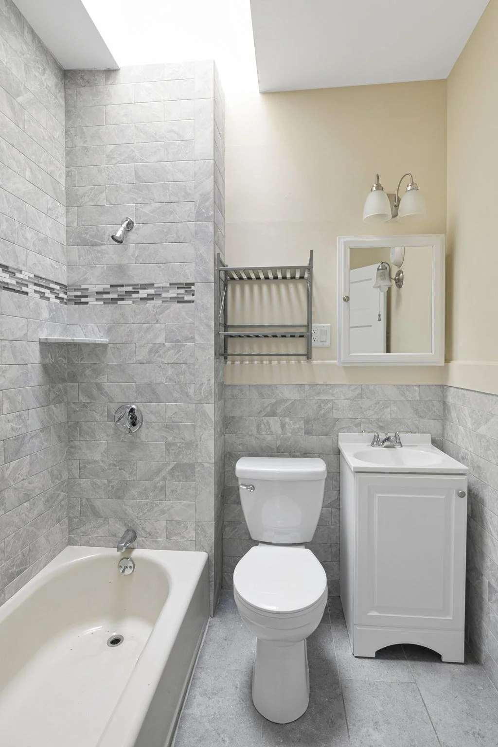 1 bed, 1 bath apartment for rent at 648 Washington St Unit 23, Norwood — photo 4 of 13