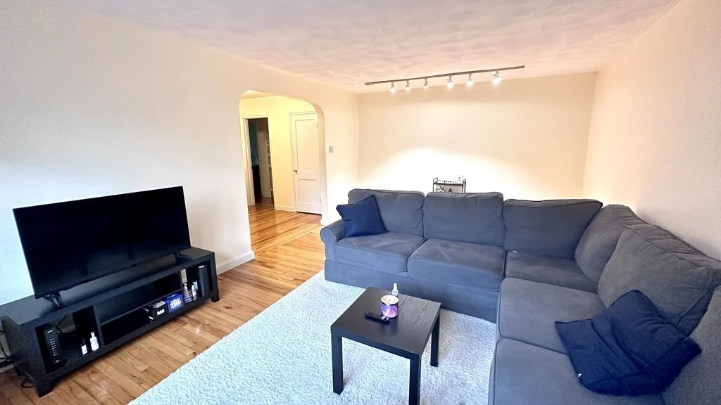 3 bed, 1 bath apartment for rent at 648 Washington St Unit 6, Coolidge Corner — photo 3 of 14
