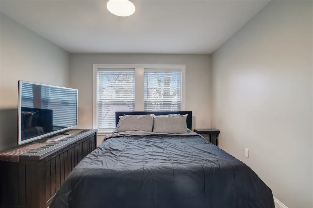 3 bed, 2 bath apartment for rent at 65 Beach St Unit 2, Malden — photo 4 of 14