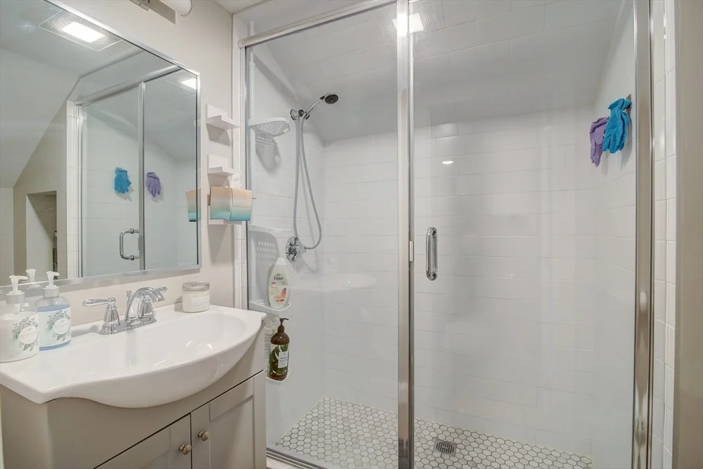 3 bed, 2 bath apartment for rent at 65 Beach St Unit 2, Malden — photo 11 of 14