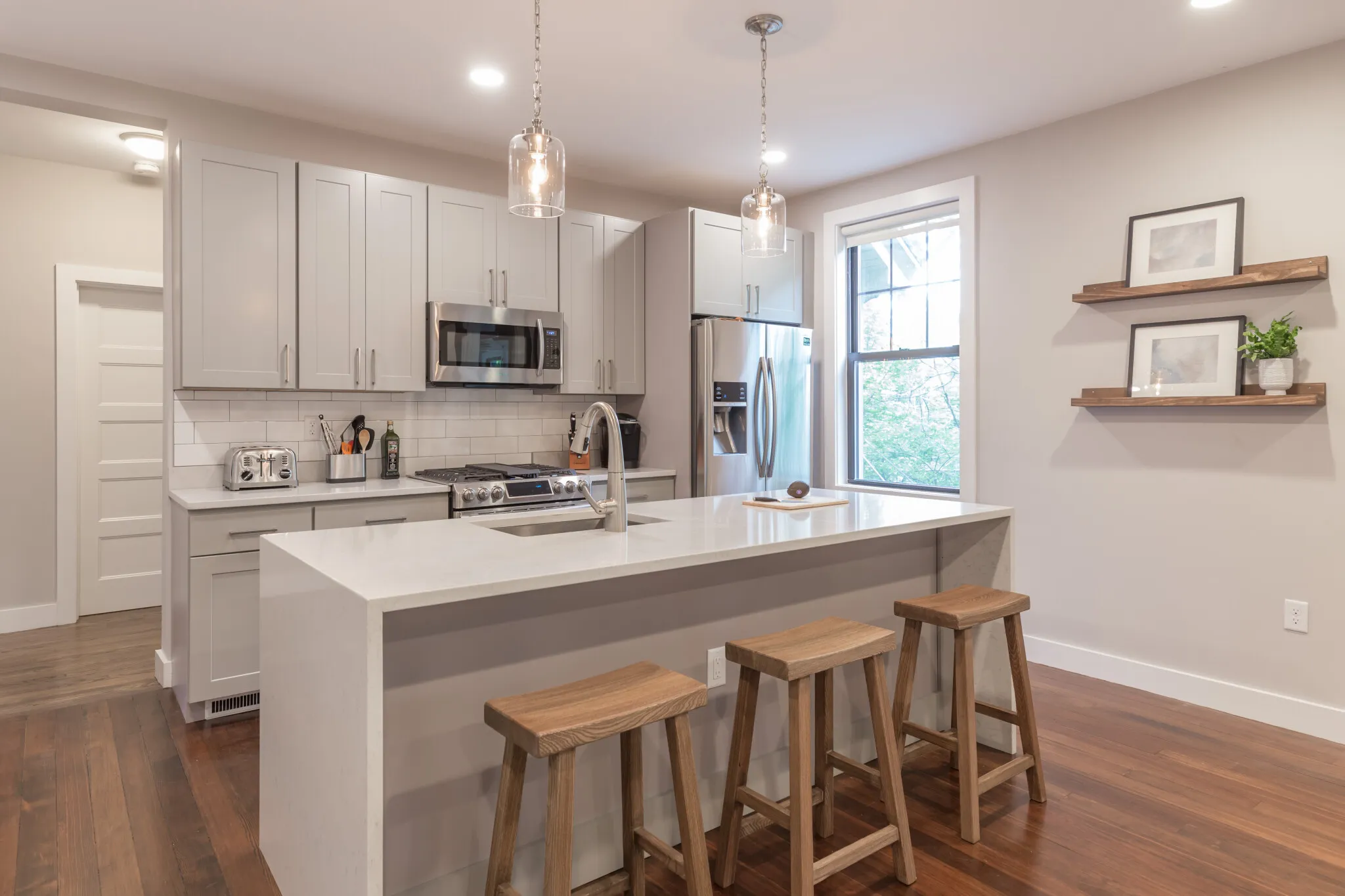 4 bed, 2 bath apartment for rent at 65 Beech Glen St Unit 1q, Roxbury — photo 5 of 25