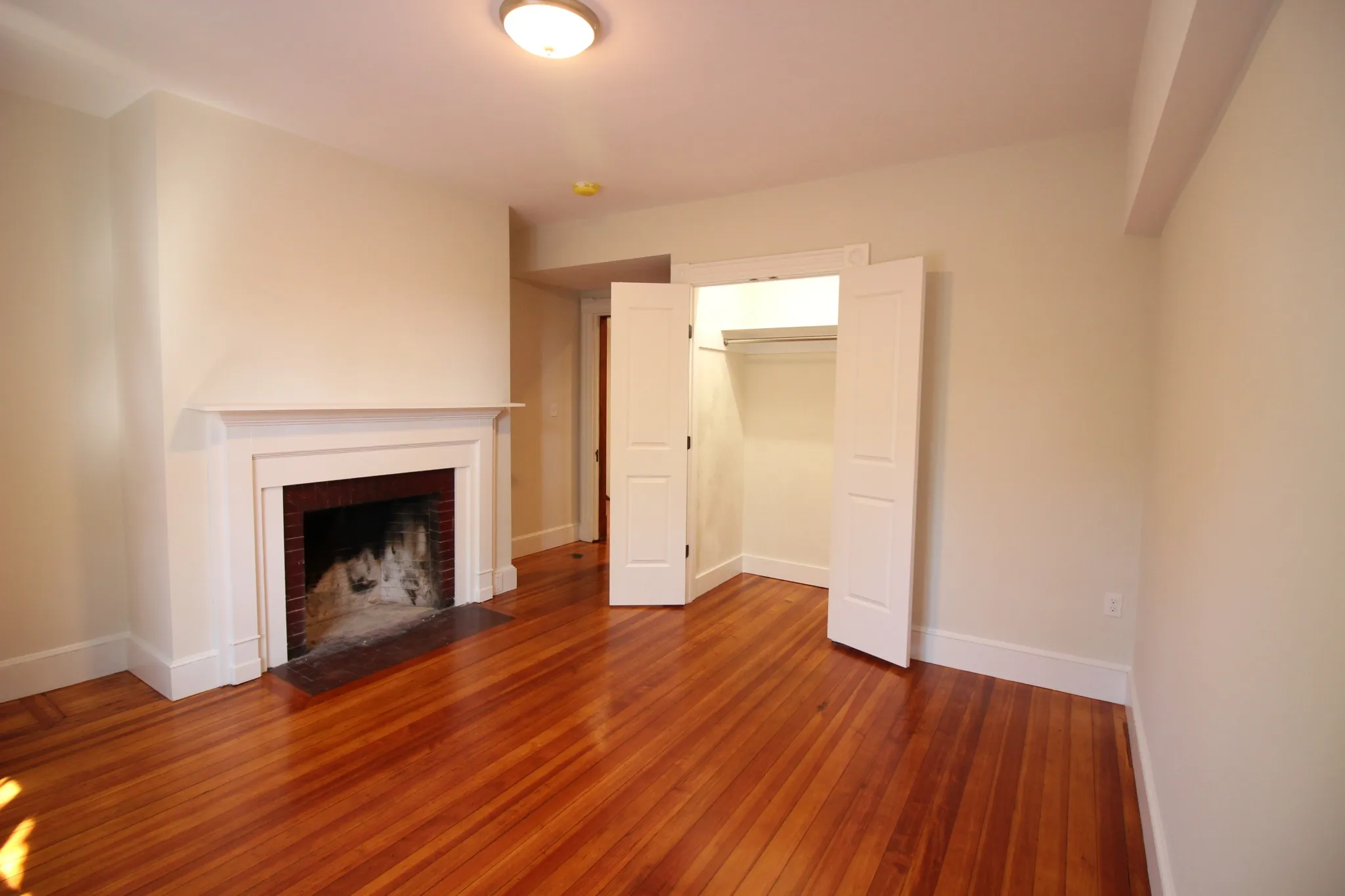 5 bed, 2.5 bath apartment for rent at 65 Beech Glen St Unit 2, Roxbury — photo 5 of 13