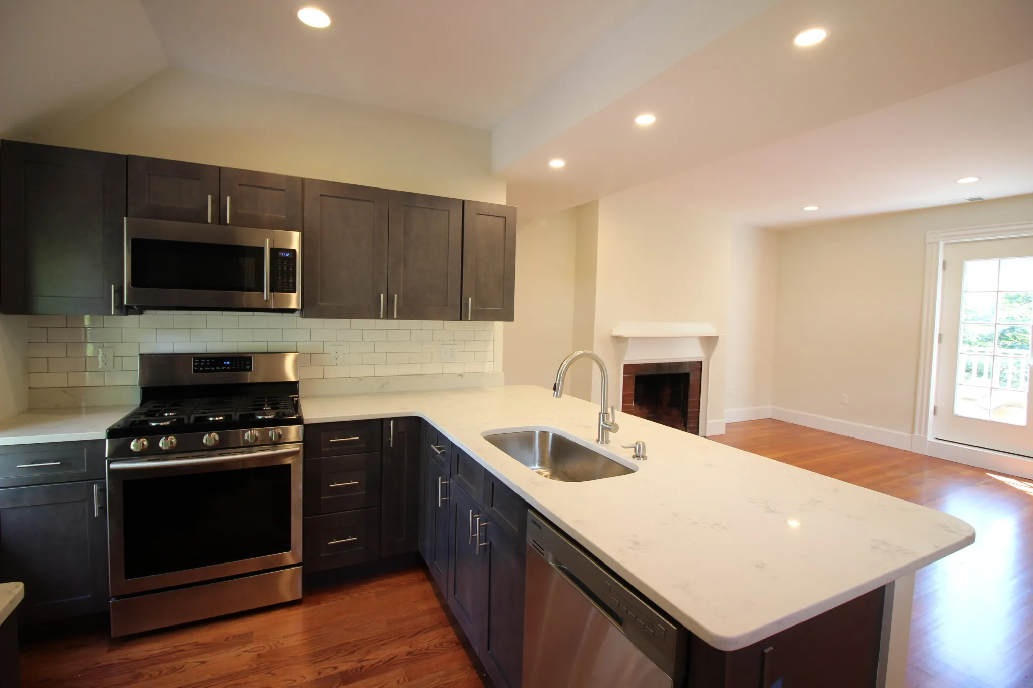 5 bed, 2.5 bath apartment for rent at 65 Beech Glen St Unit 2, Roxbury — photo 2 of 13