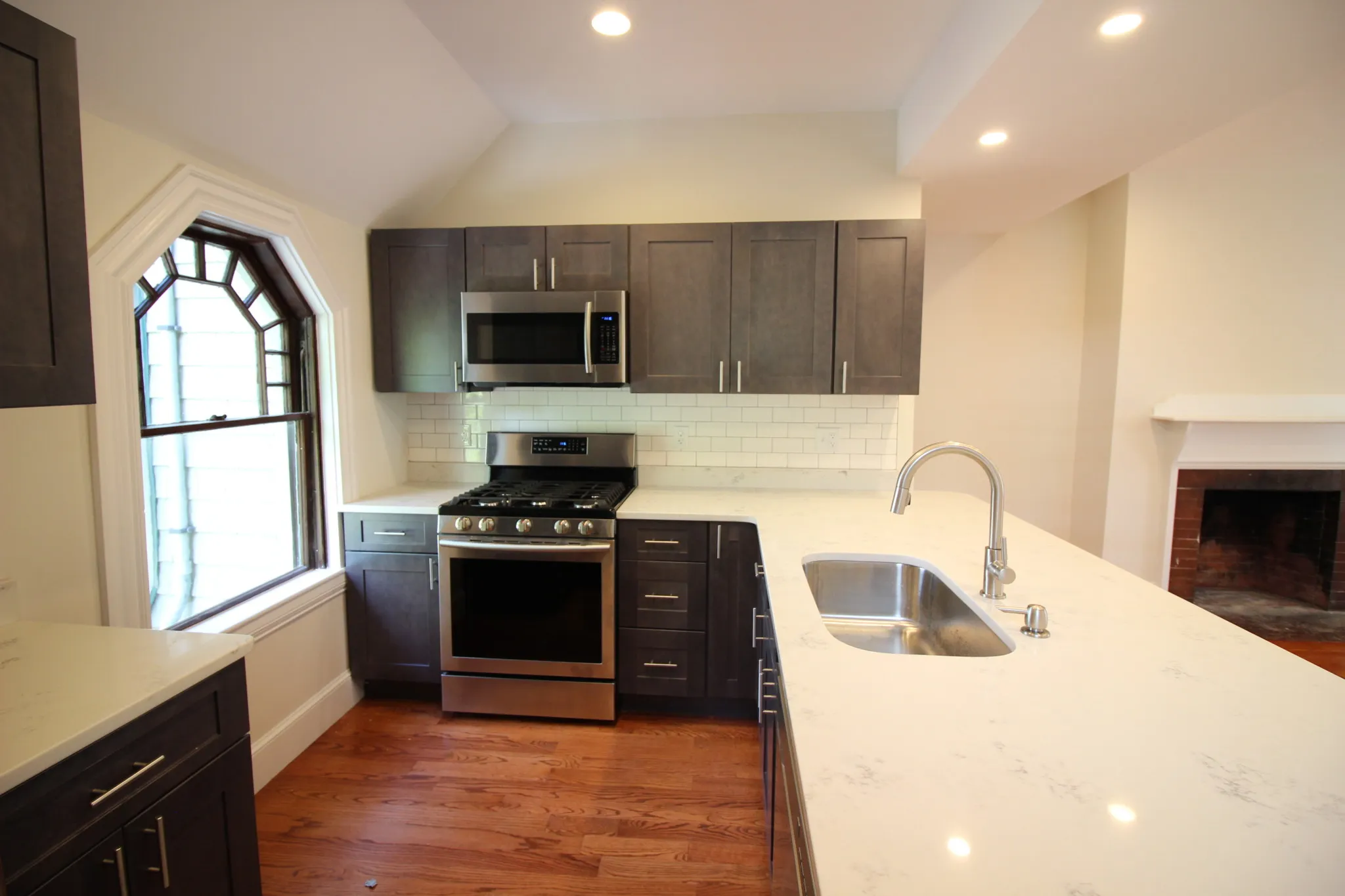 5 bed, 2.5 bath apartment for rent at 65 Beech Glen St Unit 2, Roxbury — photo 3 of 13