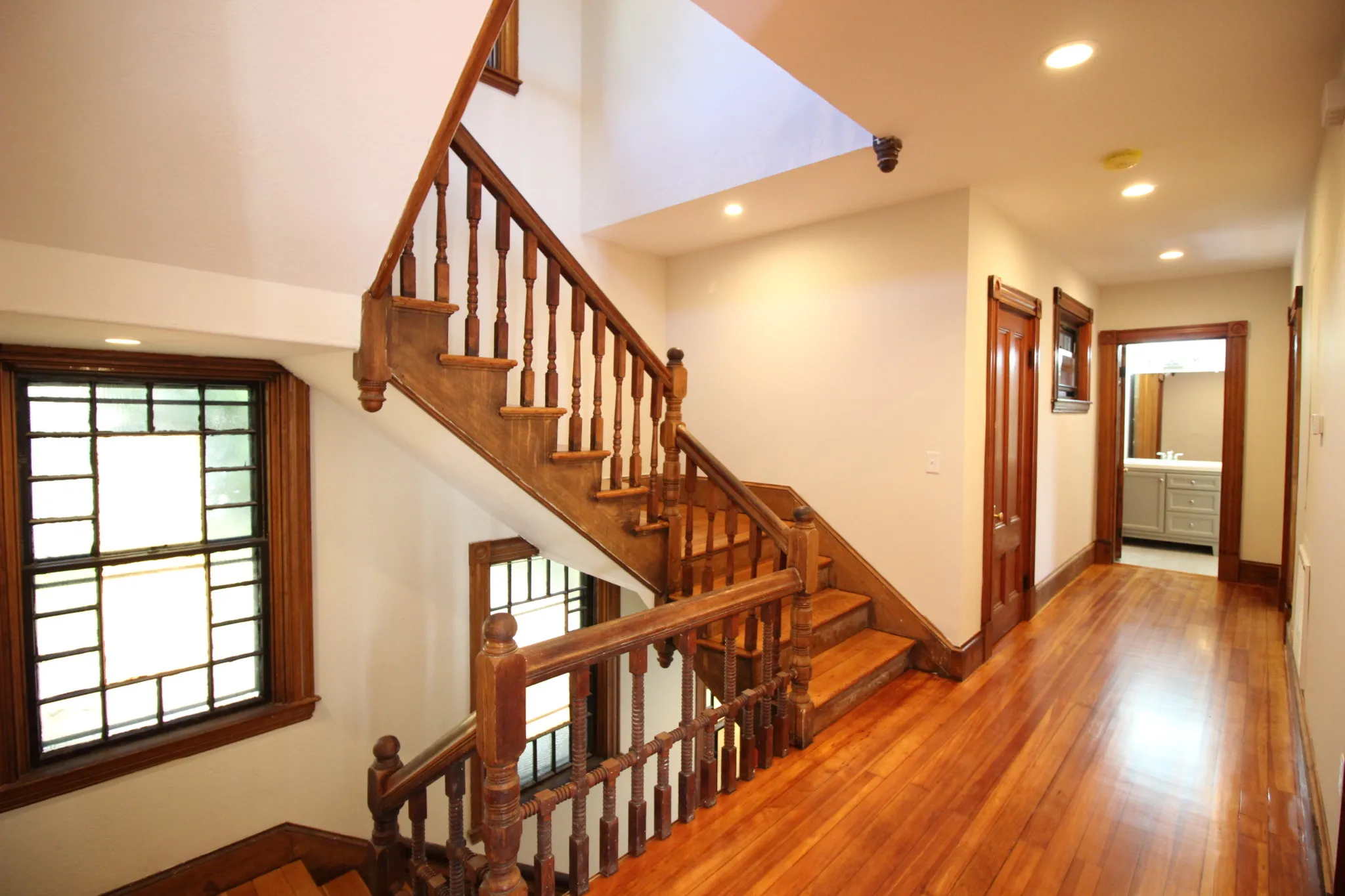 5 bed, 2.5 bath apartment for rent at 65 Beech Glen St Unit 2, Roxbury — photo 4 of 13