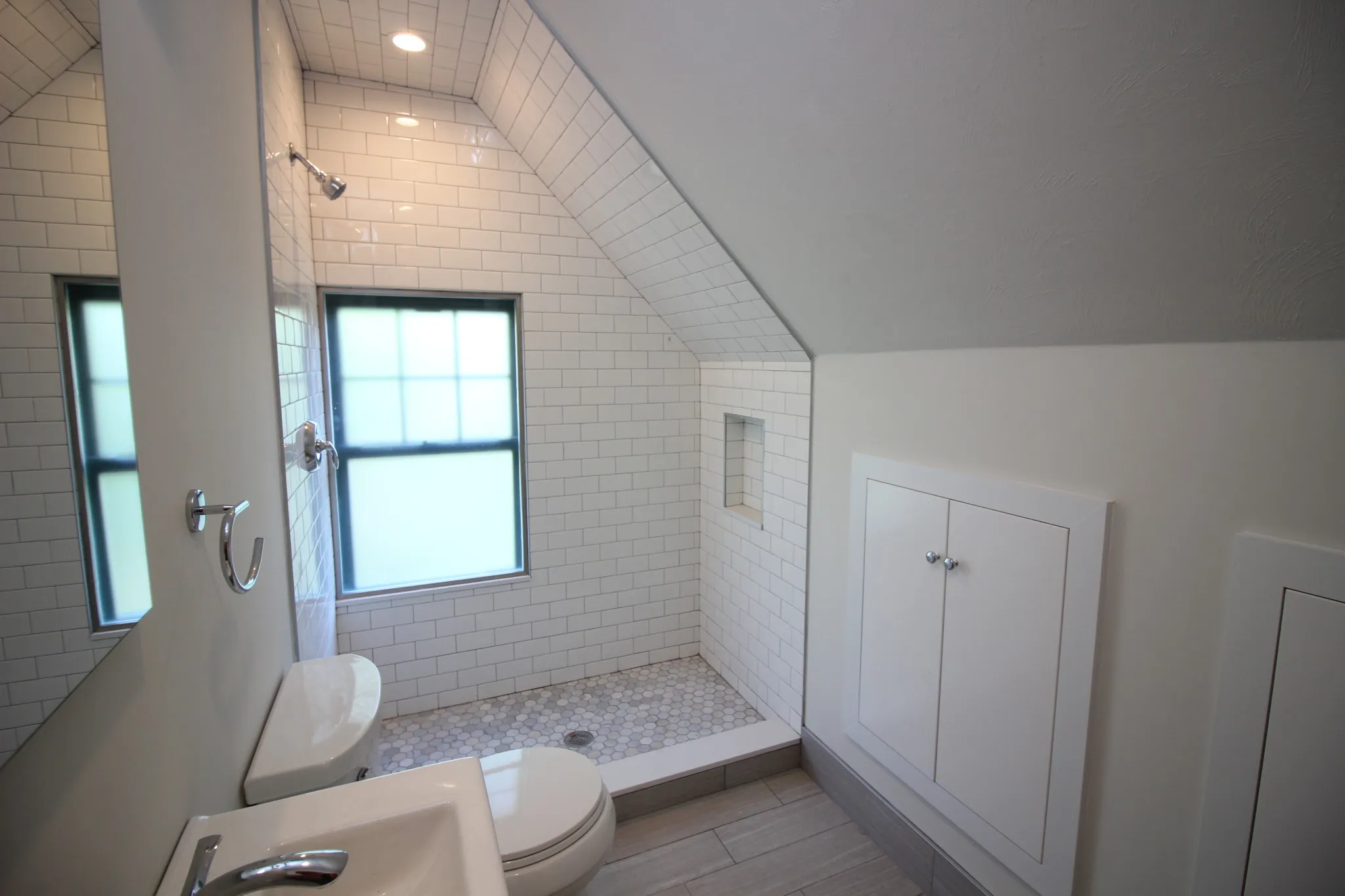 5 bed, 2.5 bath apartment for rent at 65 Beech Glen St Unit 2q, Roxbury — photo 8 of 14