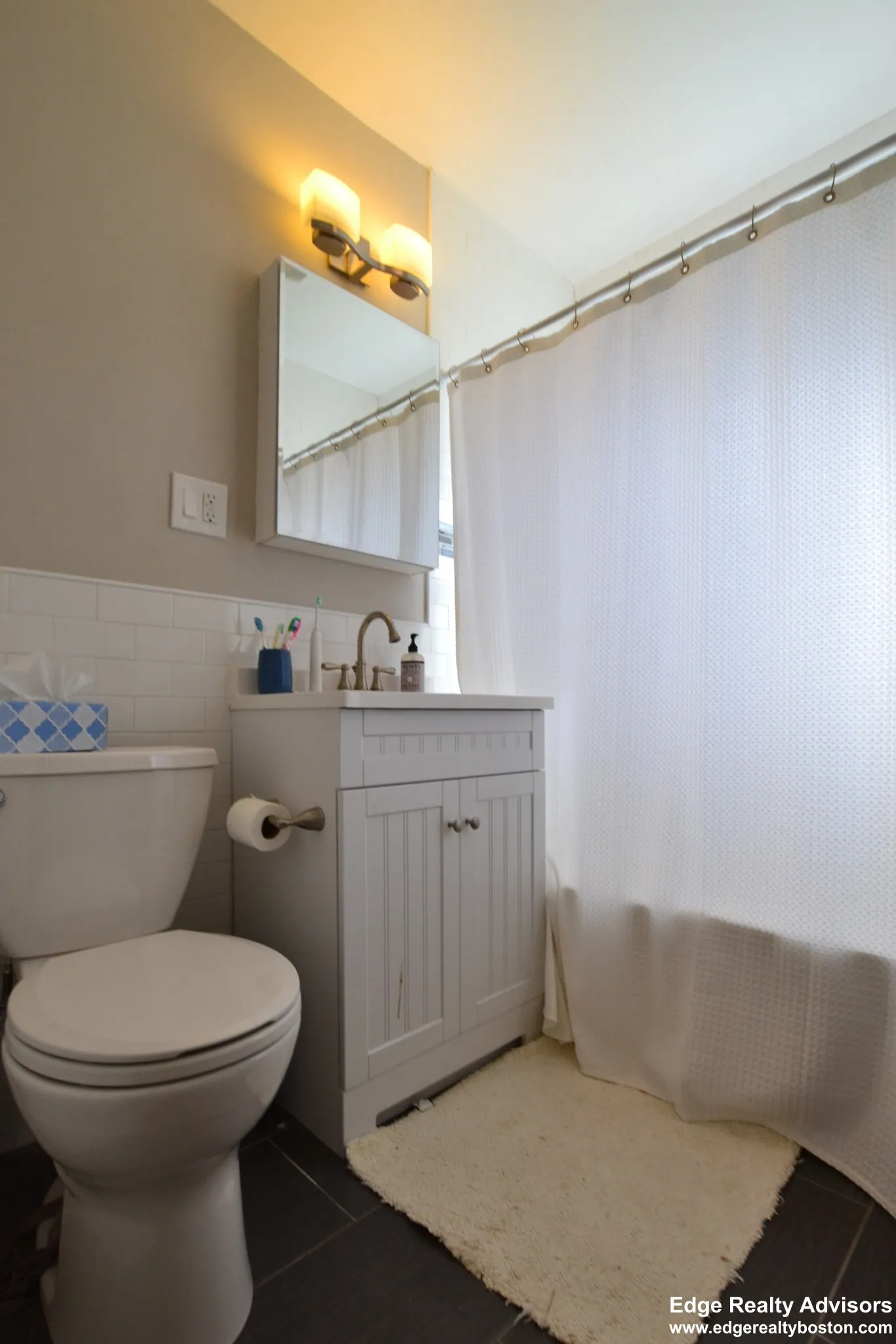 3 bed, 1 bath apartment for rent at 65 Bennett St Unit 1, Oak Square — photo 6 of 13