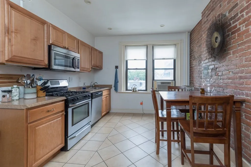 3 bed, 1 bath apartment for rent at 65 Berkeley St Unit 2, South End — photo 2 of 8