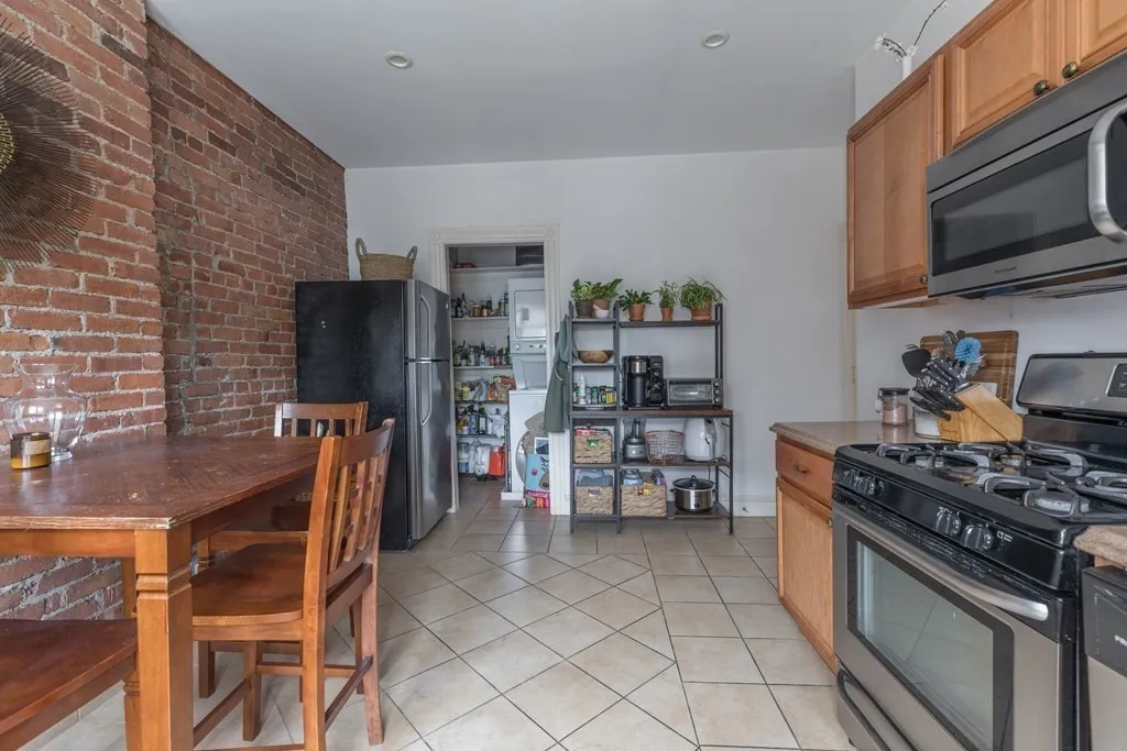 3 bed, 1 bath apartment for rent at 65 Berkeley St Unit 2, South End — photo 3 of 8