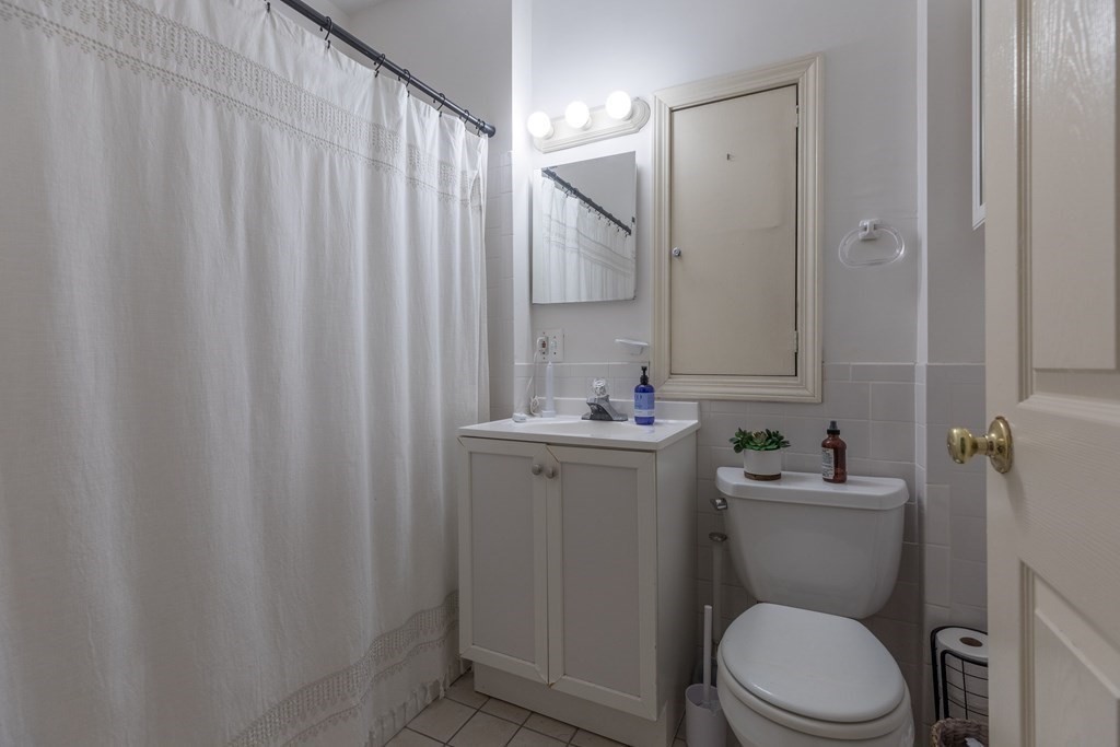 3 bed, 1 bath apartment for rent at 65 Berkeley St Unit PH, South End — photo 7 of 8