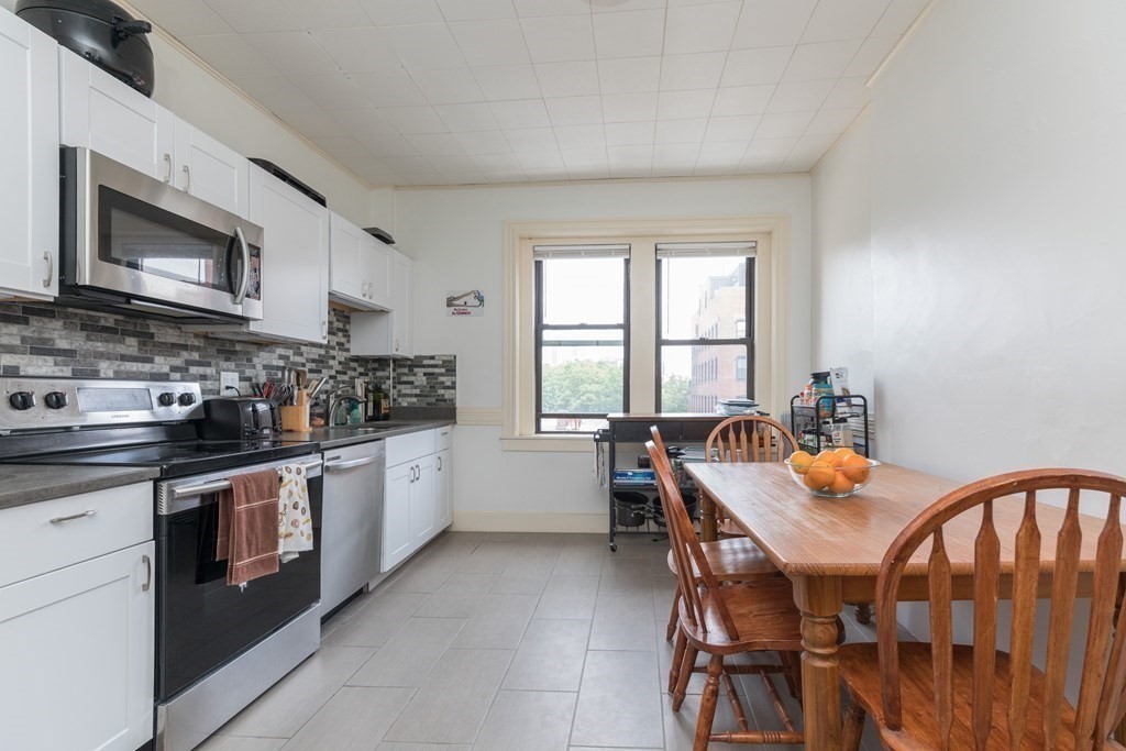 3 bed, 1 bath apartment for rent at 65 Berkeley St Unit PH, South End — photo 3 of 8