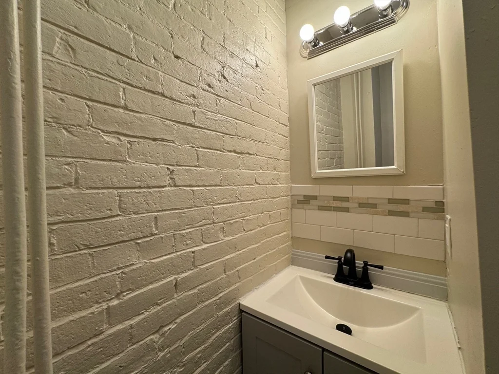 2 bed, 1 bath apartment for rent at 65 Boston St Unit 3R, Salem — photo 7 of 14