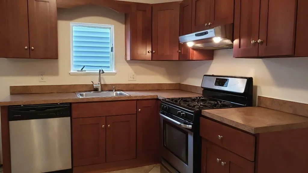 3 bed, 1 bath apartment for rent at 65 Brookline St Unit 3, Central Square
