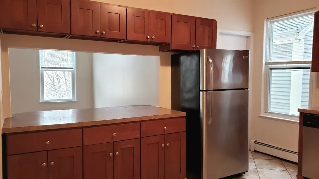 3 bed, 1 bath apartment for rent at 65 Brookline St Unit 3, Central Square — photo 2 of 20