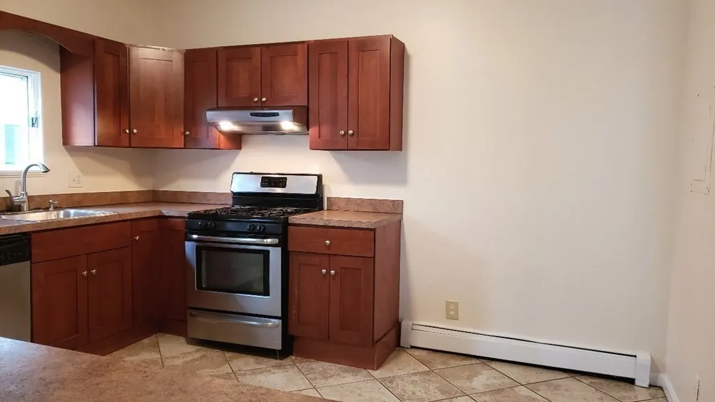 3 bed, 1 bath apartment for rent at 65 Brookline St Unit 3, Central Square — photo 9 of 20