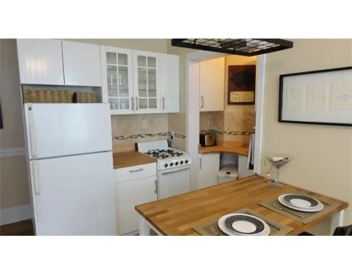Studio bed, 1 bath apartment for rent at 65 Burbank St Unit 12, Fenway — photo 4 of 14