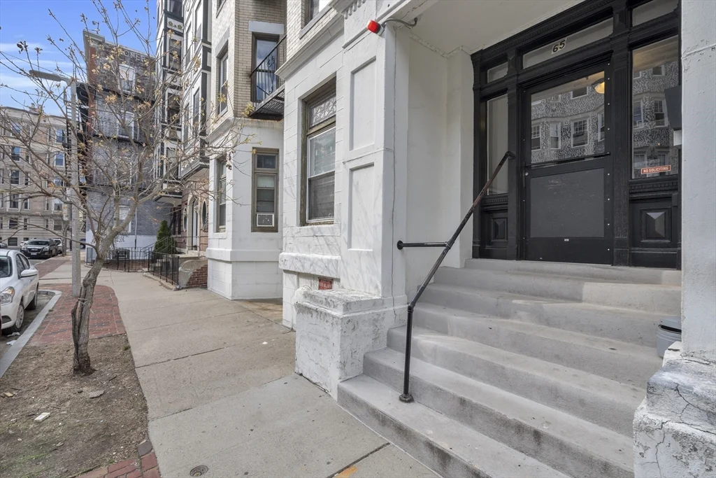1 bed, 1 bath apartment for rent at 65 Burbank St Unit 14, Fenway — photo 11 of 12