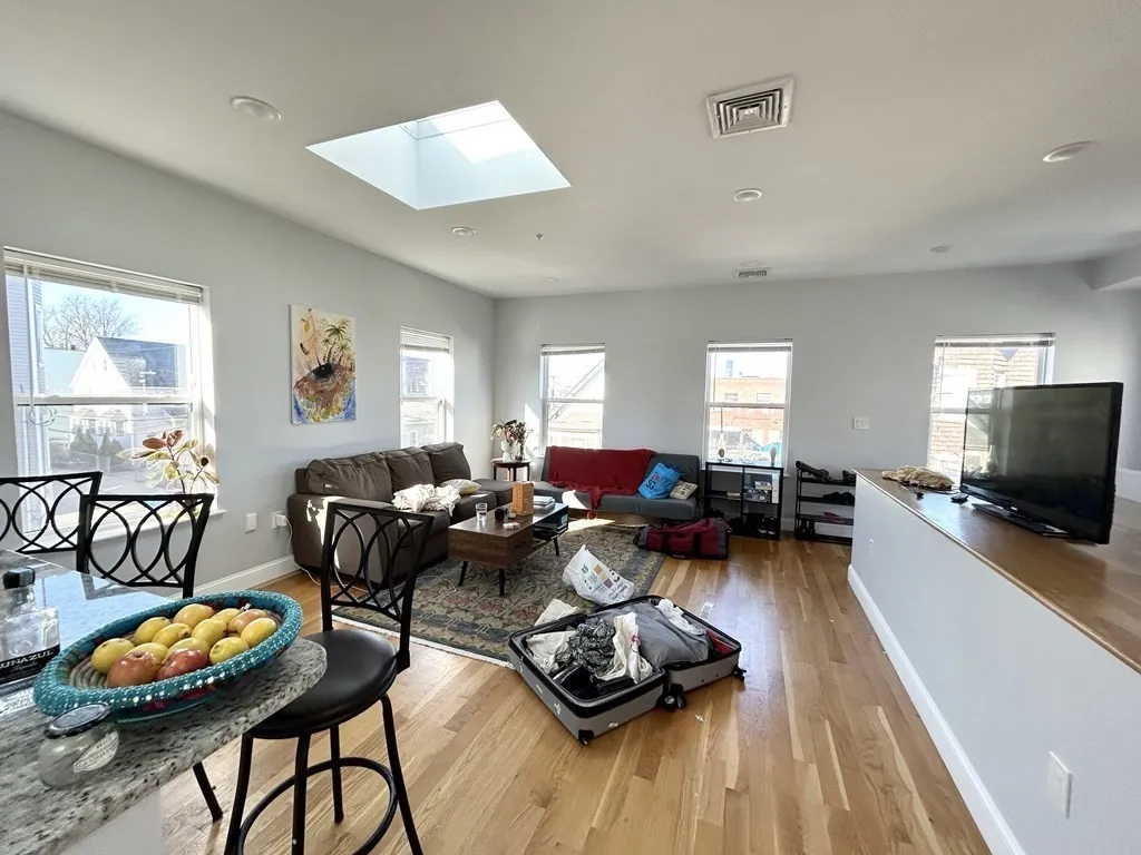 3 bed, 2 bath apartment for rent at 65 Burrell St Unit 3, Roxbury — photo 3 of 8