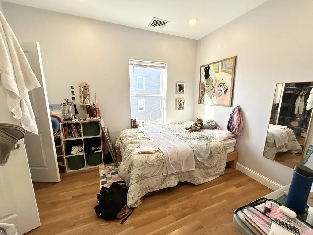 3 bed, 2 bath apartment for rent at 65 Burrell St Unit 3, Roxbury — photo 4 of 8