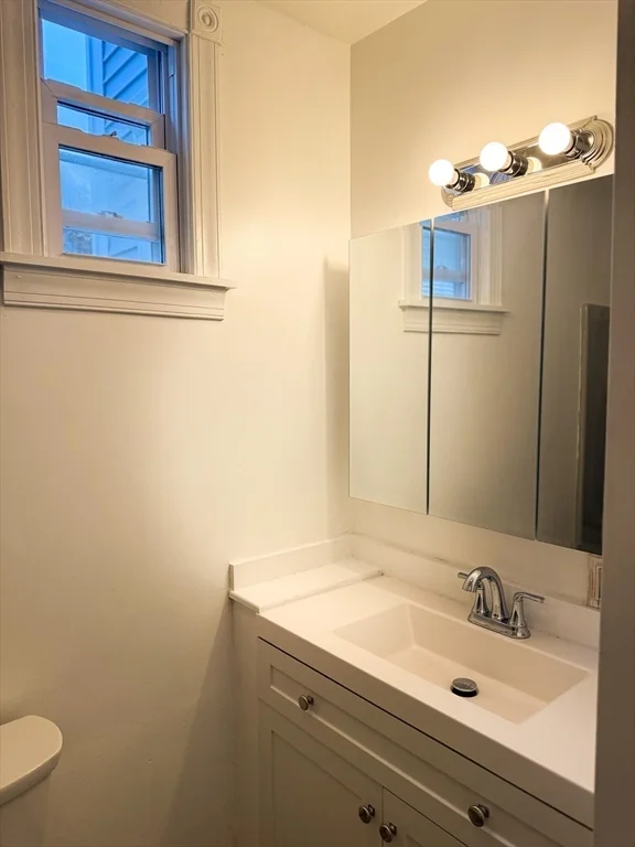 2 bed, 1 bath apartment for rent at 65 Chestnut St Unit 1, New Bedford — photo 18 of 21